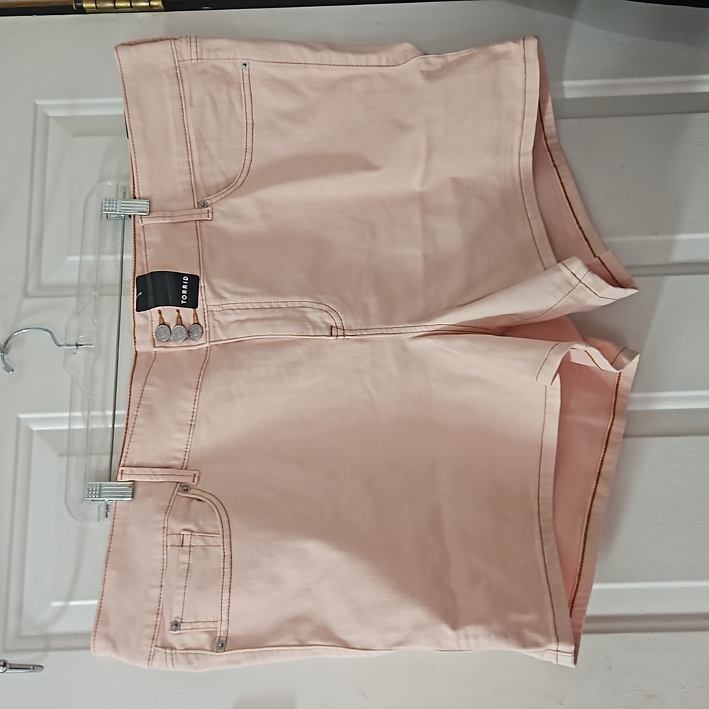 TORRID SUPER SOFT HIGH RISE SHORT: PALE DOGWOOD: NEW WITH TAGS: SIZE 28
